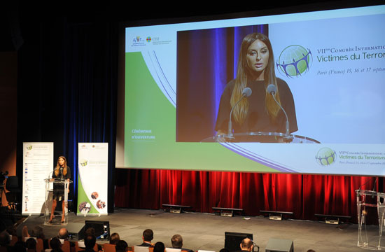 Первая леди Азербайджана приняла участие в Международном конгрессе в Париже (ФОТО)